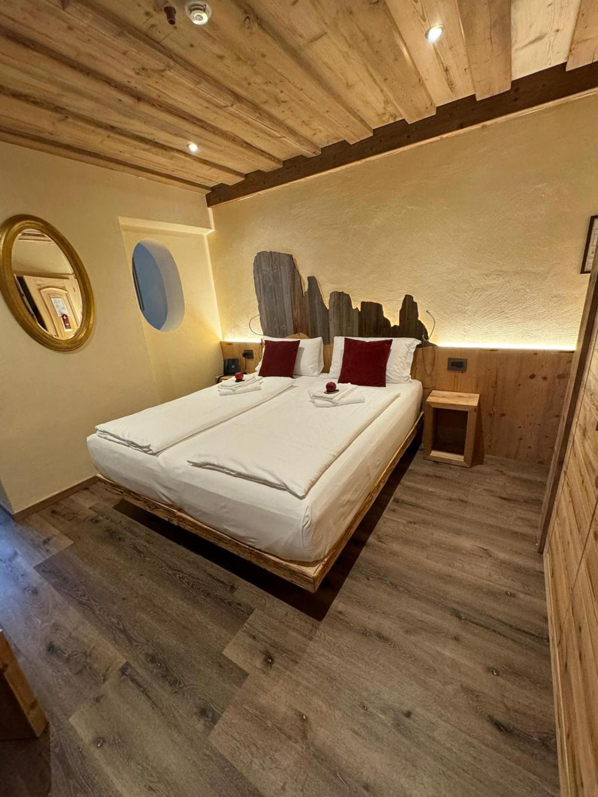 Hotel Ciasa Lorenzi Cortina d'Ampezzo Exterior foto