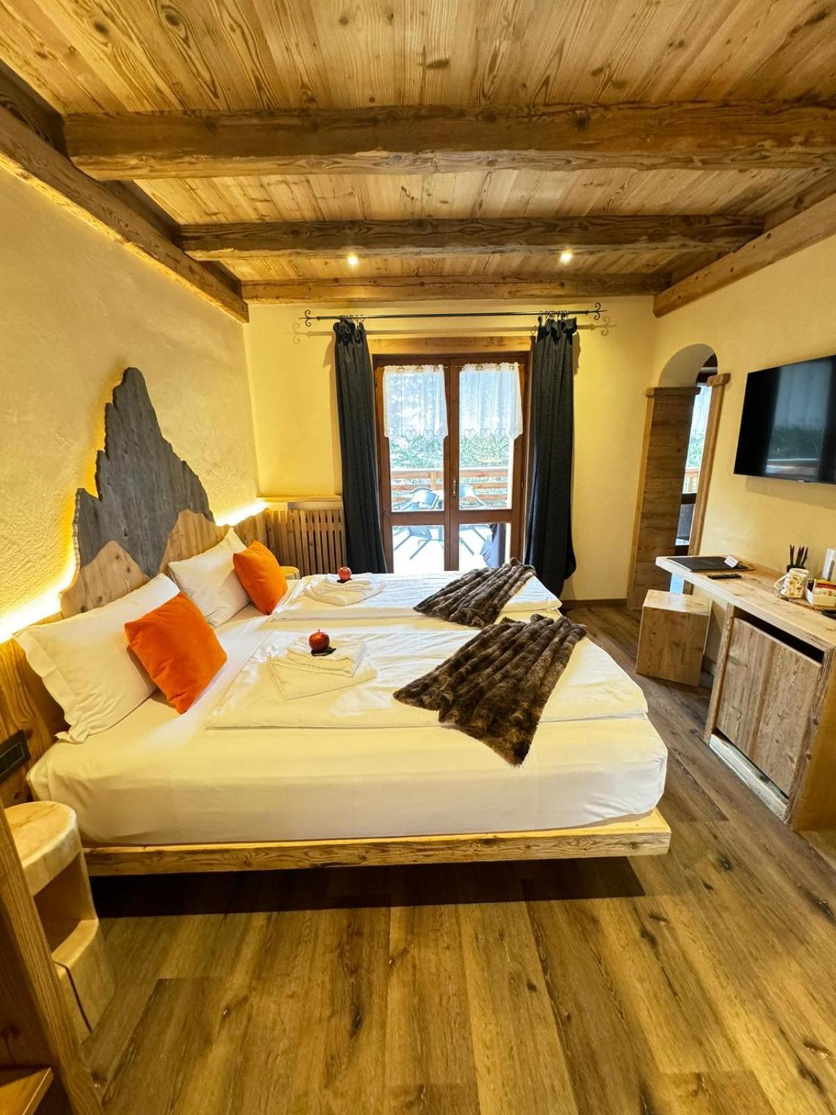 Hotel Ciasa Lorenzi Cortina d'Ampezzo Exterior foto